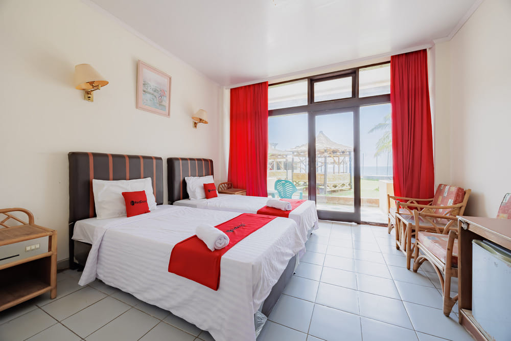 RedDoorz Twin Room