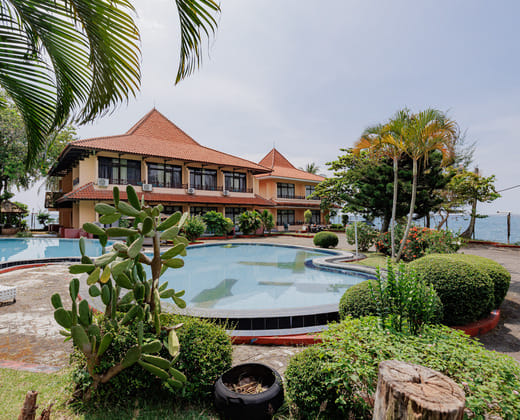 RedDoorz Plus near Tugu Mercusuar Anyer