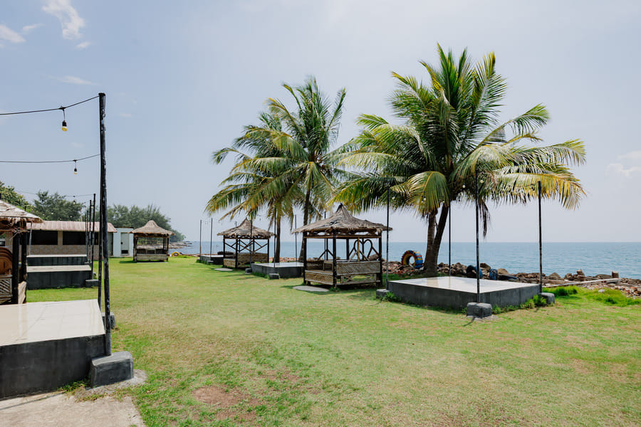 RedDoorz Plus near Tugu Mercusuar Anyer