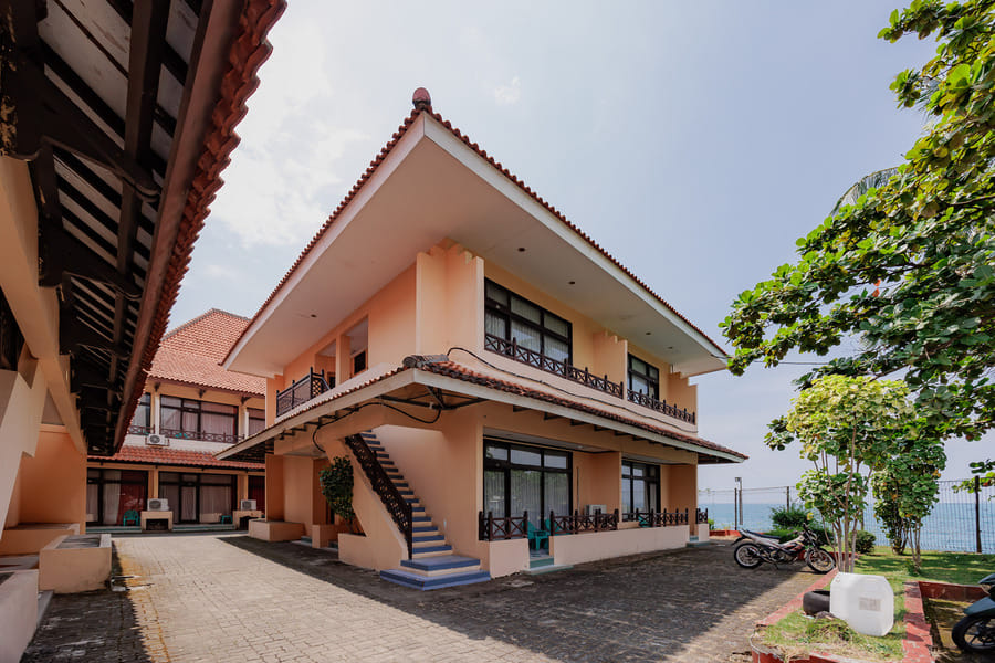 RedDoorz Plus near Tugu Mercusuar Anyer