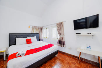 RedDoorz Plus @ Megamendung Puncak 2