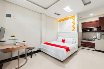 RedDoorz Syariah near Pasar Aceh Shopping Centre