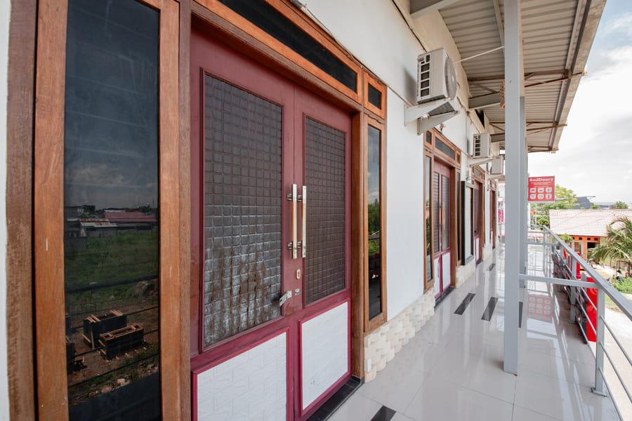 RedDoorz Syariah near Pasar Aceh Shopping Centre