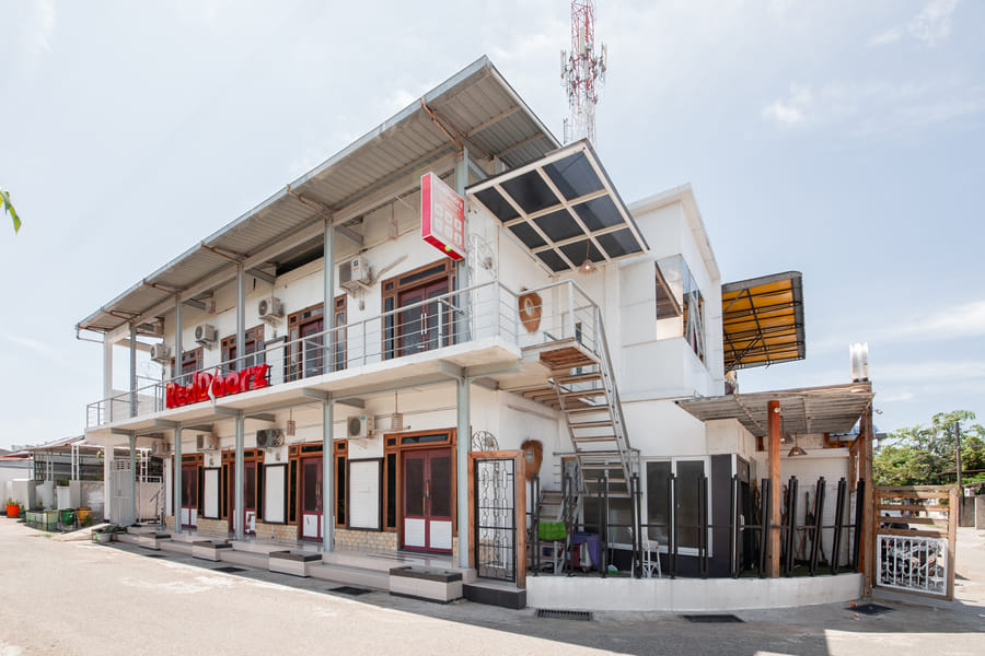 RedDoorz Syariah near Pasar Aceh Shopping Centre