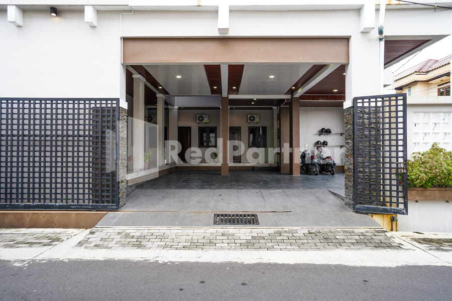 Griya Banyuanyar Syariah Near Graha Saba Buana Mitra RedDoorz