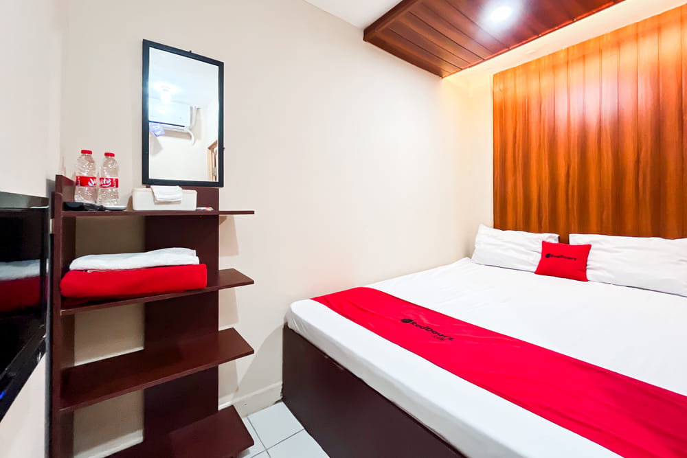 RedDoorz Room