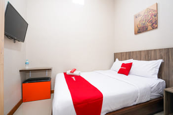 RedDoorz near Matahari Singosaren Solo