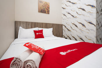 RedDoorz near Matahari Singosaren Solo