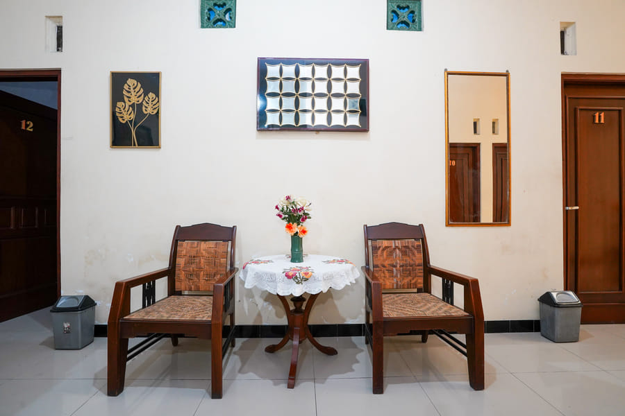 RedDoorz near Matahari Singosaren Solo