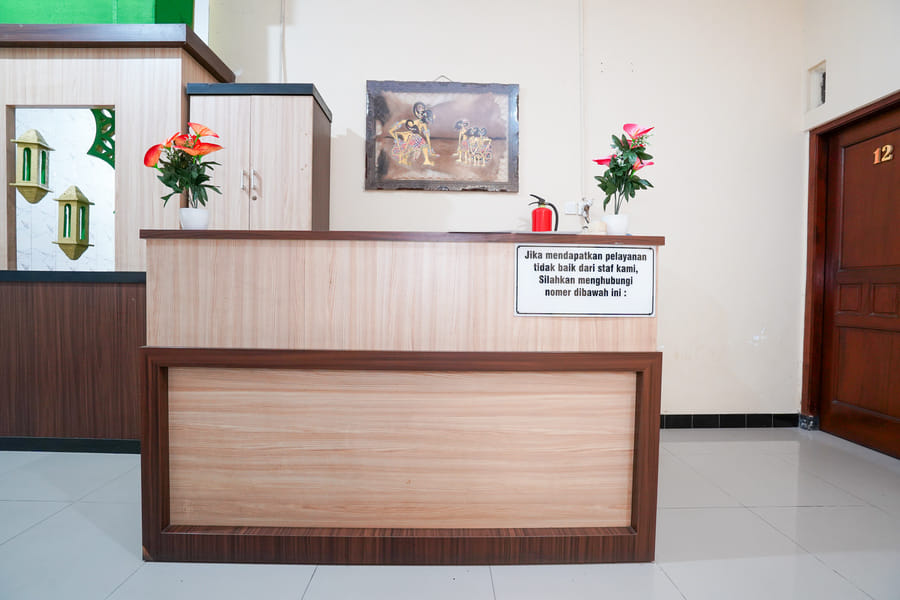 RedDoorz near Matahari Singosaren Solo