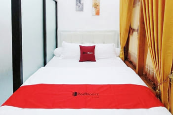 RedDoorz @ Jati Mas Alun Alun Bojonegoro