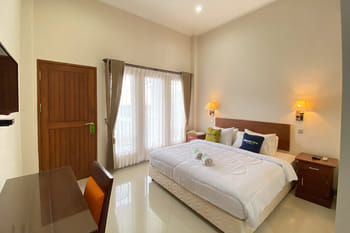 Urbanview Hotel Ratna Syariah