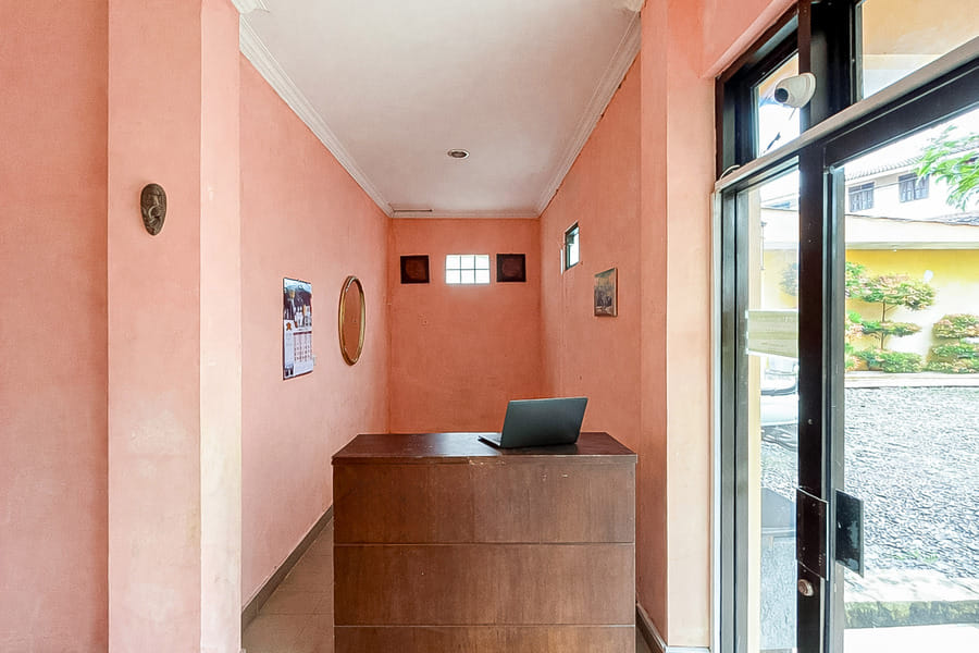 RedDoorz Casa Delray Syariah @ Pantai Pelabuhan Ratu