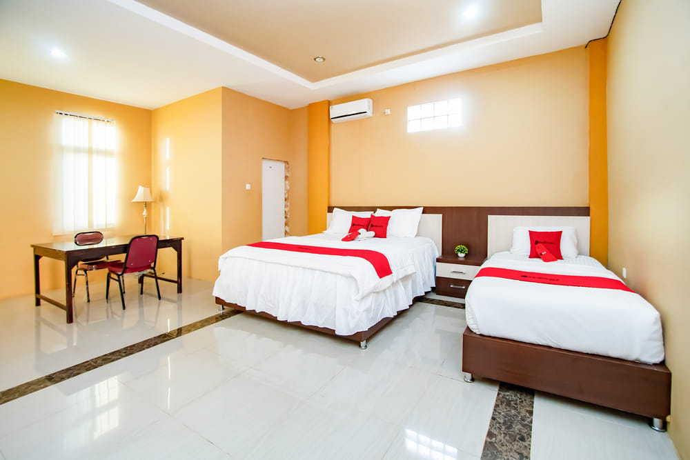 RedDoorz Family Room