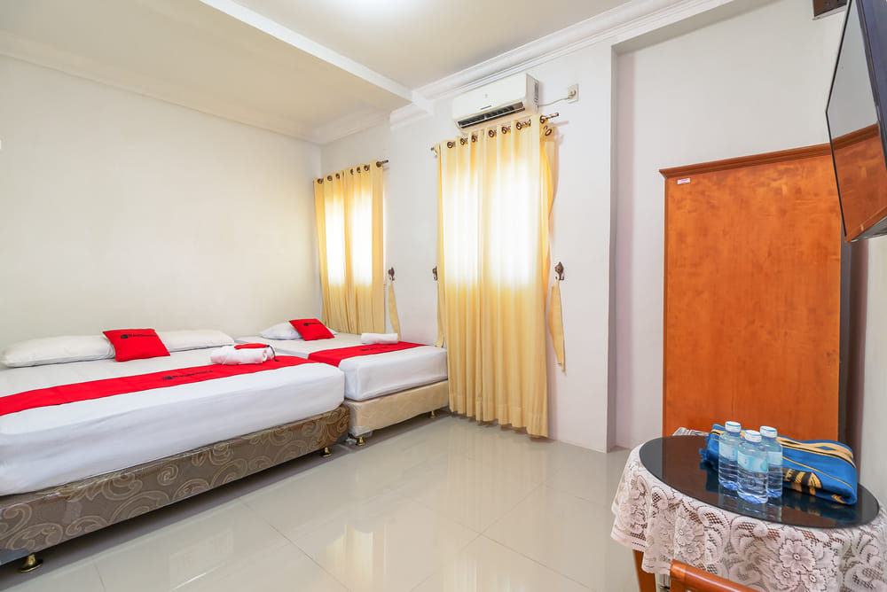 RedDoorz Family Room