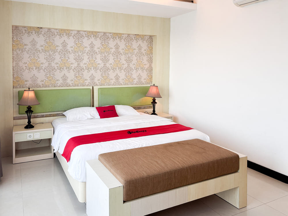 RedDoorz Deluxe Room