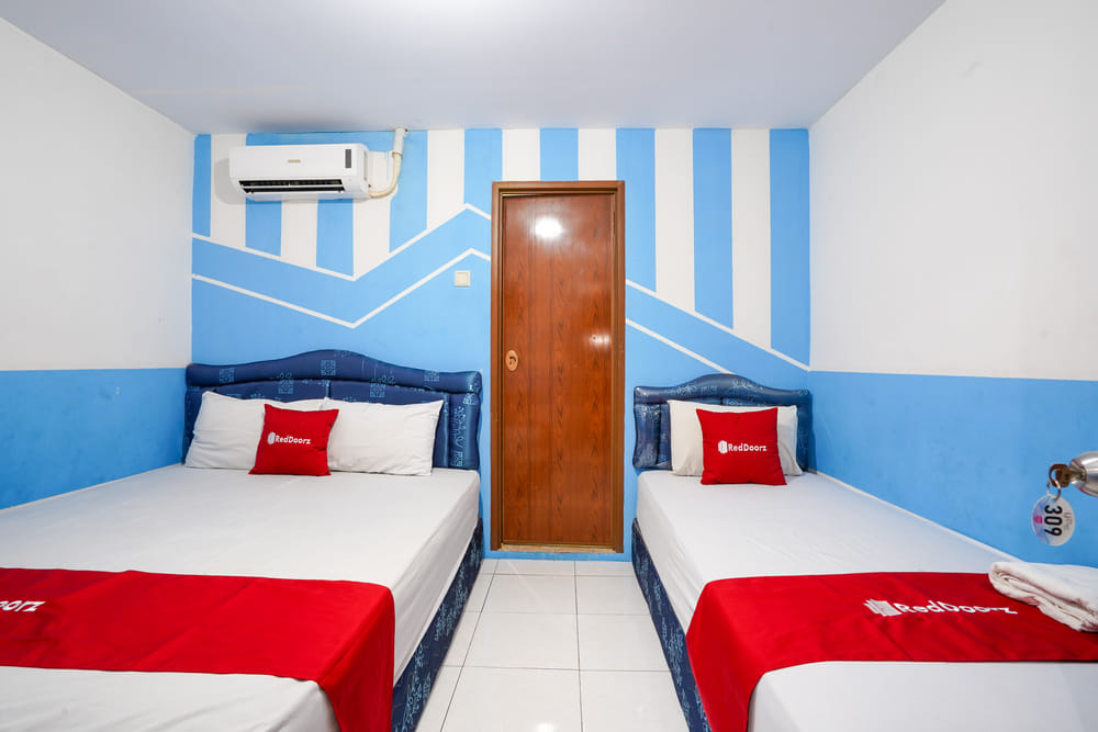 RedDoorz Family Room