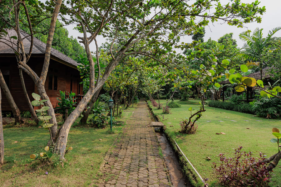 RedDoorz Resort @ Taman Wisata Mangrove