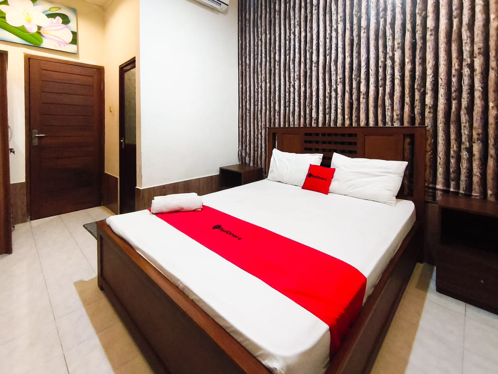 RedDoorz Superior Room