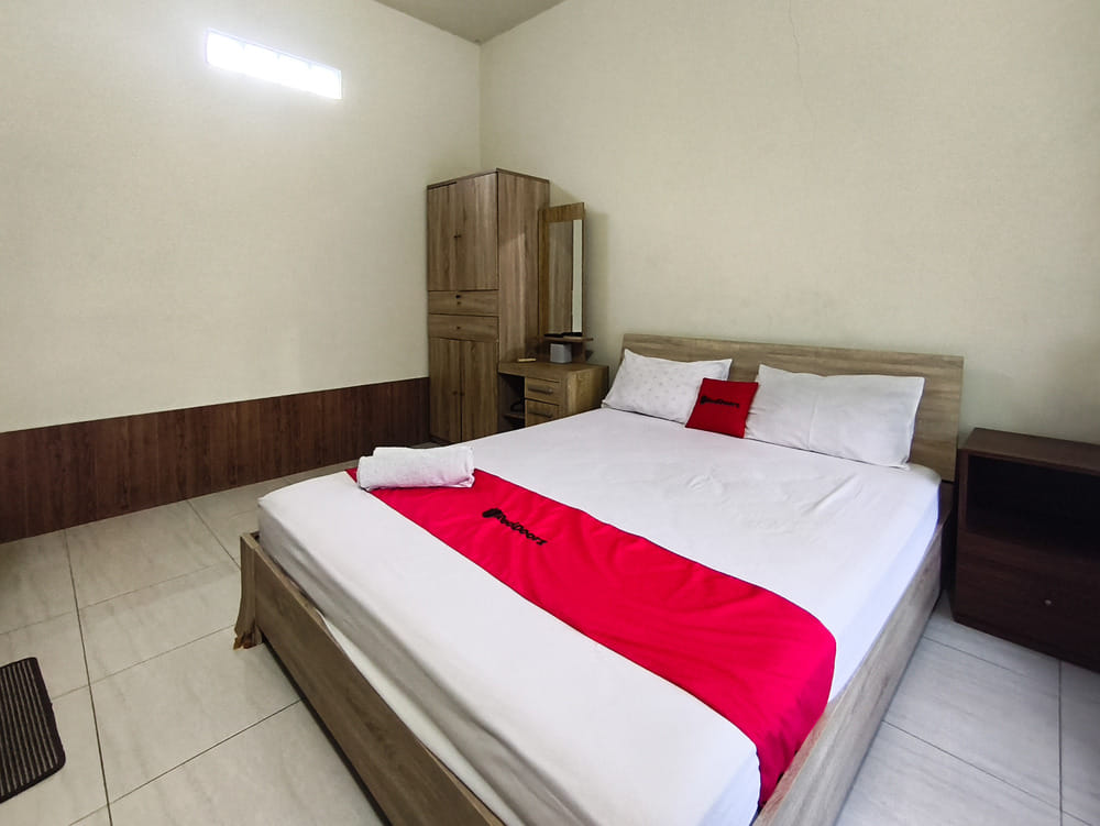 RedDoorz Deluxe Room