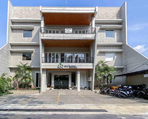 RedDoorz Syariah near Universitas Negeri Malang 2