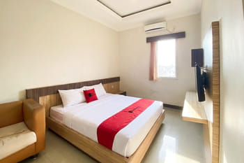 RedDoorz @ Berau Plaza Tanjung Redeb