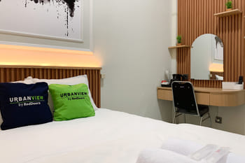 Urbanview Hotel The Little Social Yogyakarta