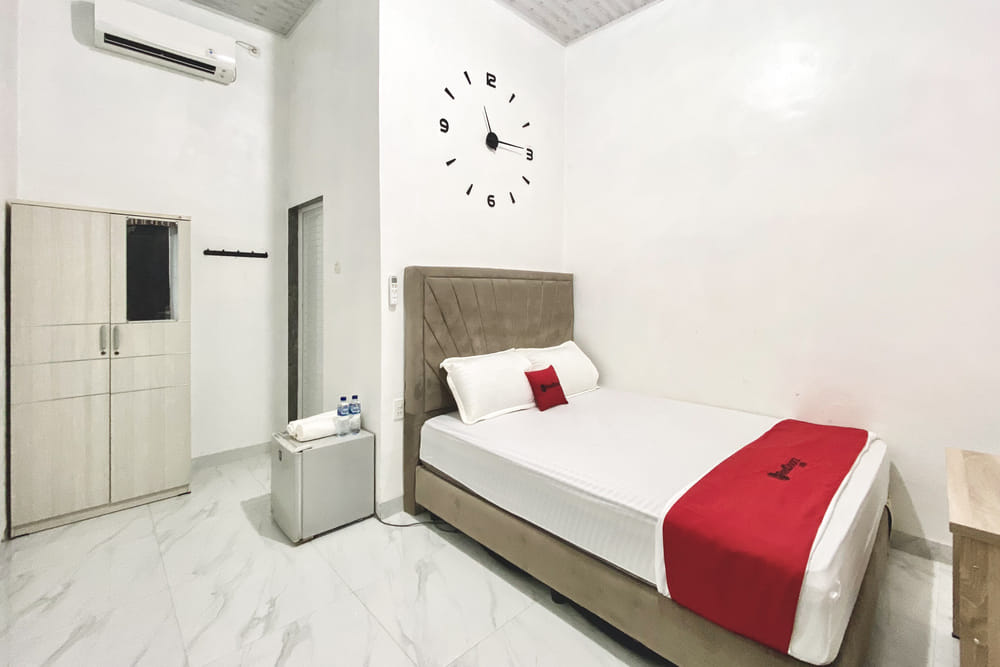 RedDoorz Room