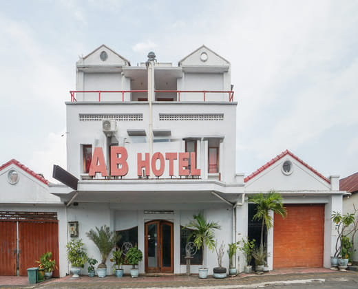 RedDoorz near Pantai Boom