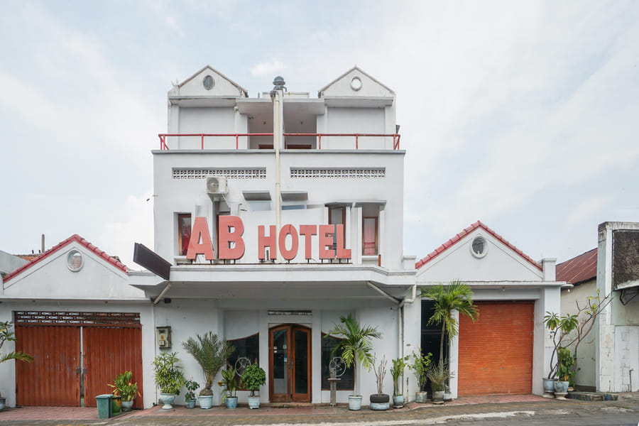 RedDoorz near Pantai Boom
