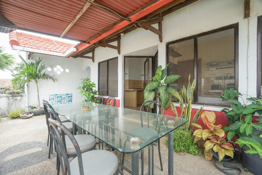 RedDoorz near Pantai Boom