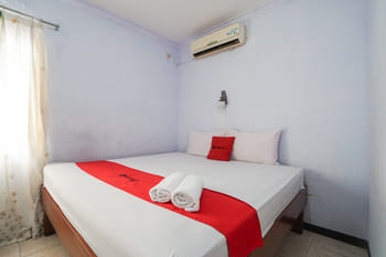 RedDoorz near Pantai Boom