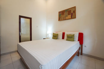 Urbanview Raden Mansion Jember