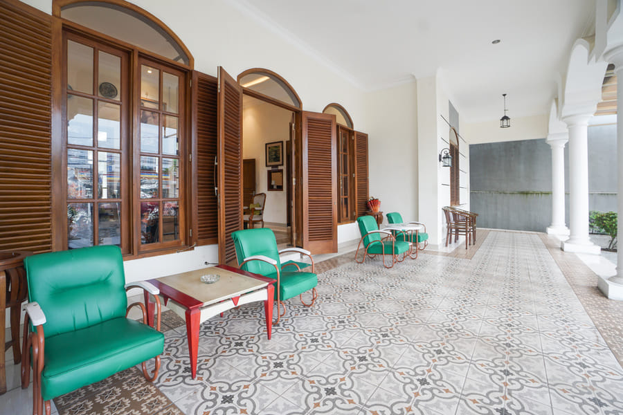Urbanview Raden Mansion Jember