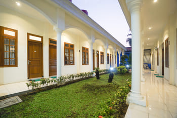 Urbanview Raden Mansion Jember
