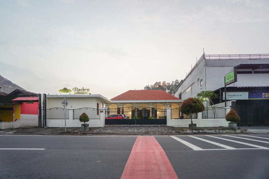 Urbanview Raden Mansion Jember