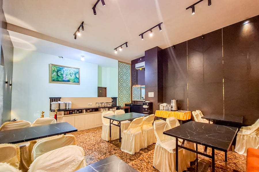 Abbas Syariah Hotel near Menara Kudus Mitra RedDoorz