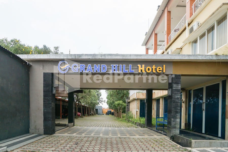 Grand Hills Hotel Near Ketapang Banyuwangi Mitra RedDoorz