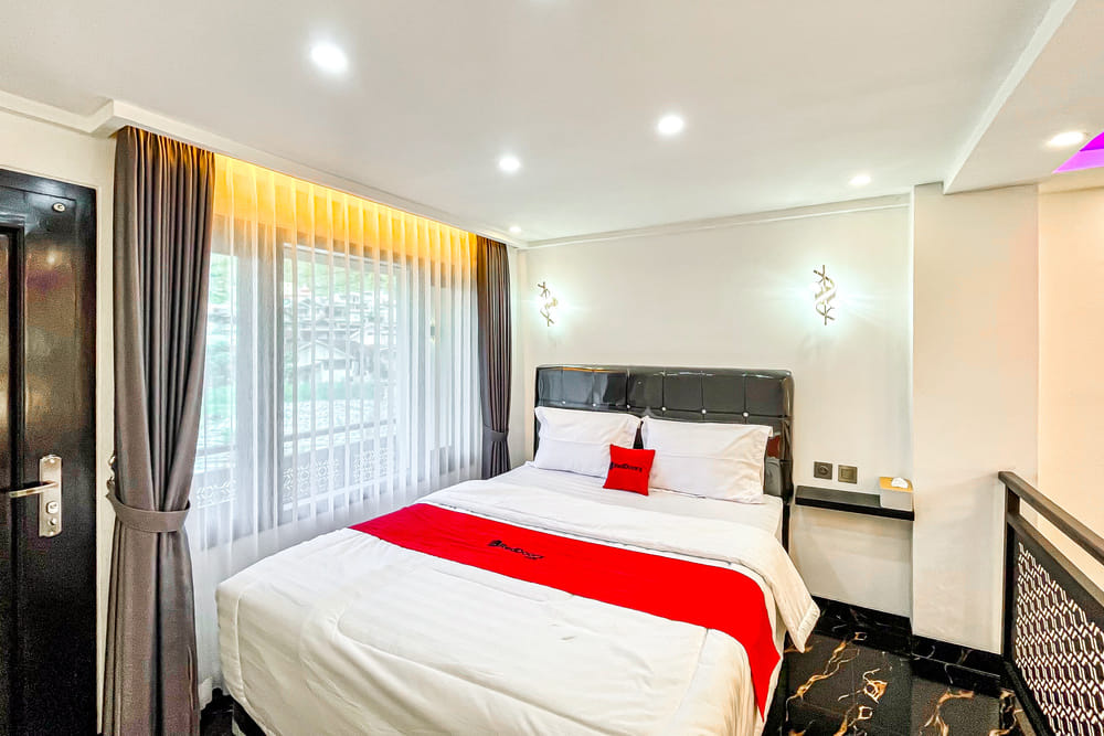 RedDoorz Superior Room
