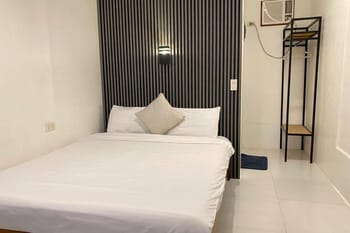 RedDoorz at Westeria Hostel