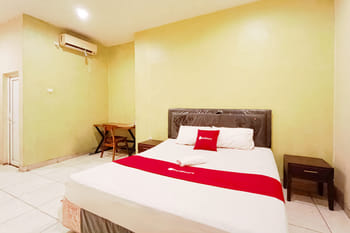RedDoorz near Alun Alun Pemalang
