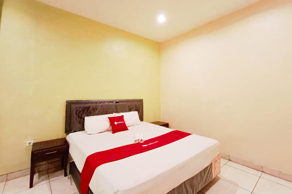 RedDoorz Superior Room