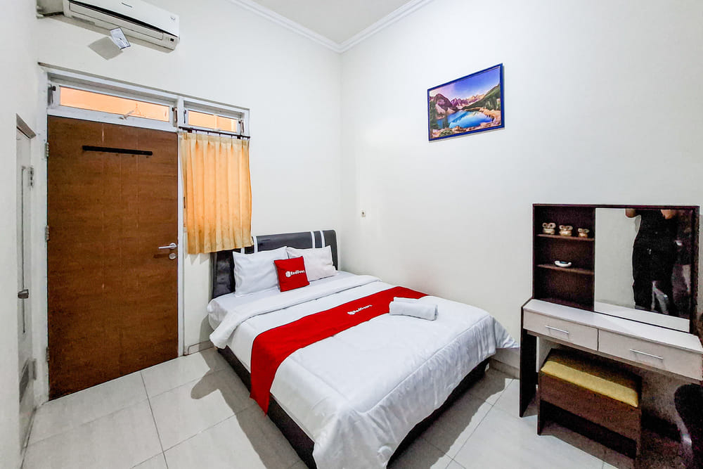 RedDoorz Room