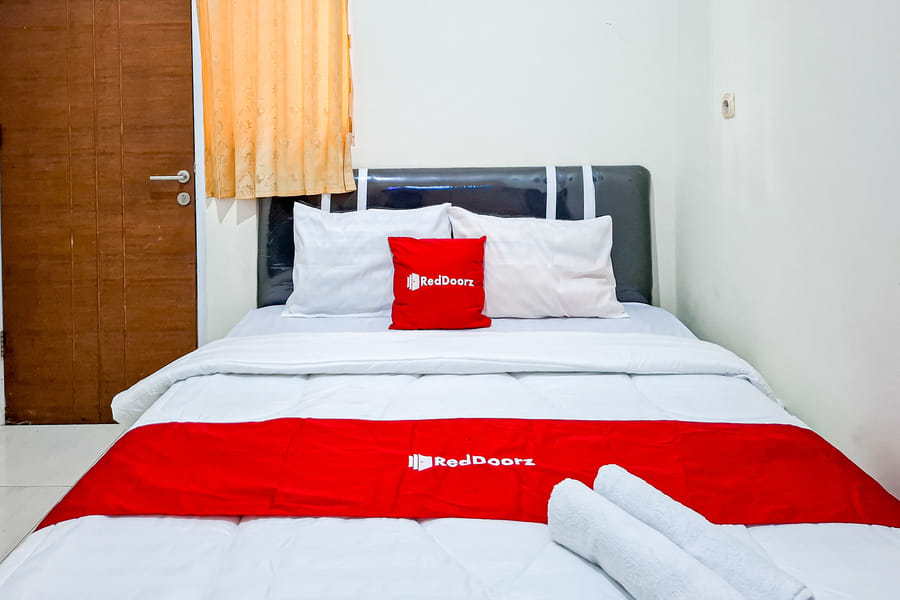 RedDoorz OLIVE near USM Semarang