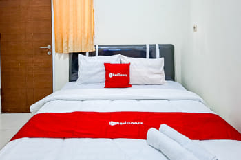 RedDoorz OLIVE near USM Semarang