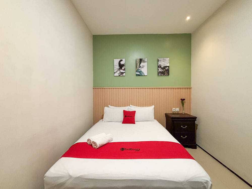 RedDoorz Superior Room
