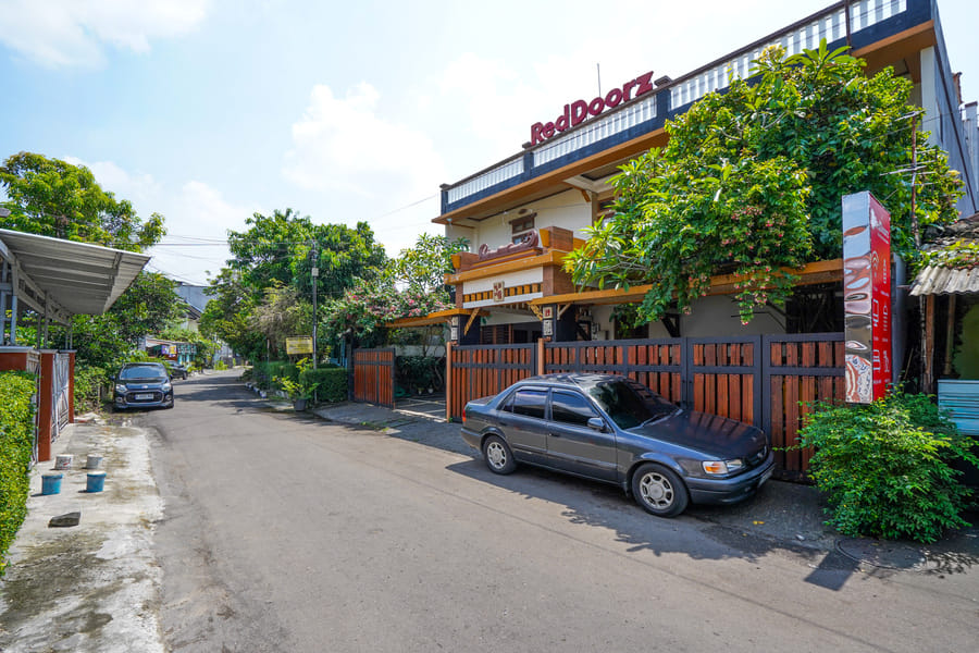 RedDoorz Plus @ Puri Teratai Lempuyangan 4