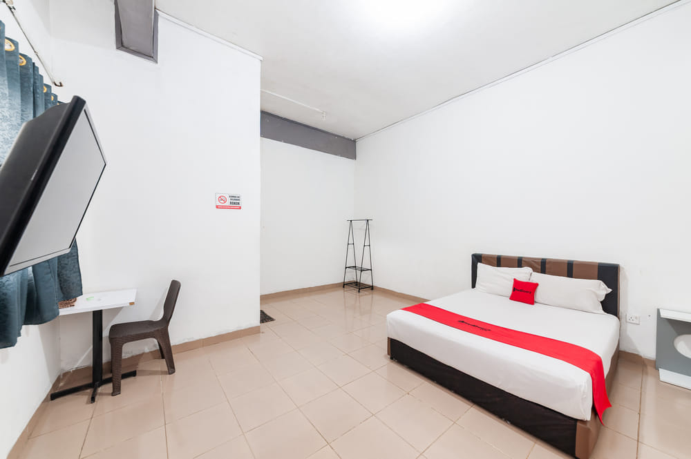 RedDoorz Deluxe Room