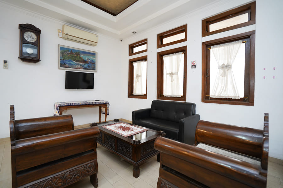 RedDoorz Plus @ Puri Teratai Lempuyangan 4
