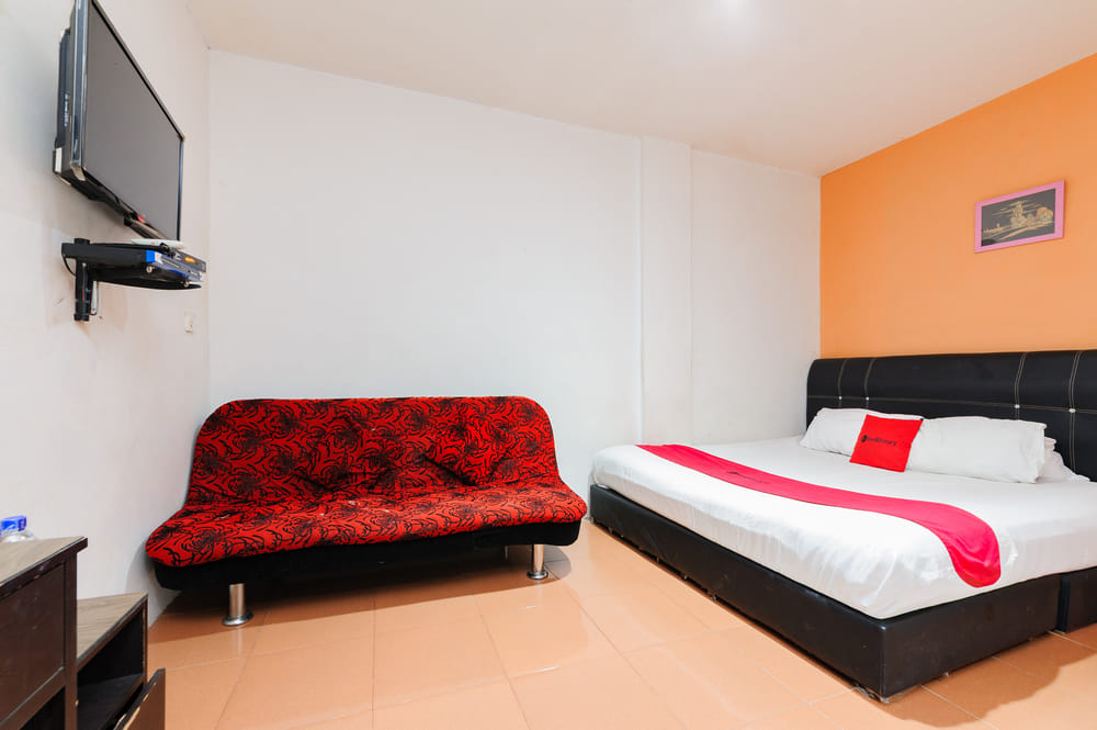 RedDoorz Deluxe Room